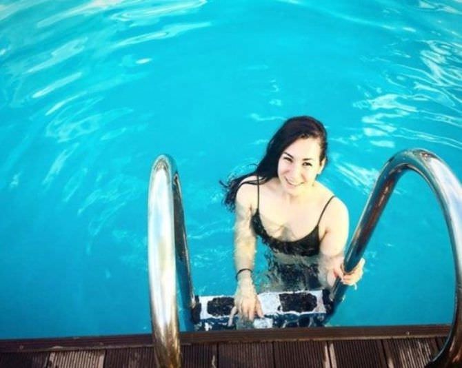 Ида Галич фото в бассейне