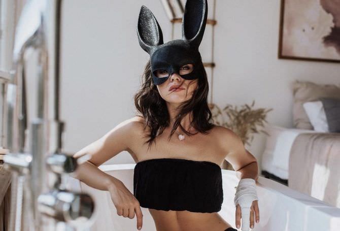 Дарья Мингазетдинова фото в маске кролика