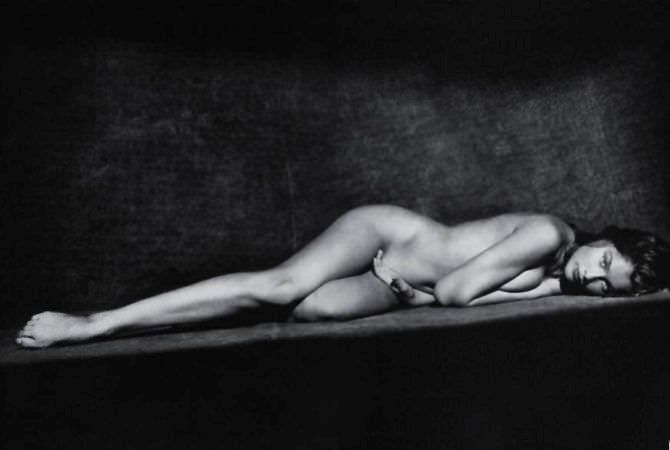 Летиция Каста чёрно-белое фото без одежды