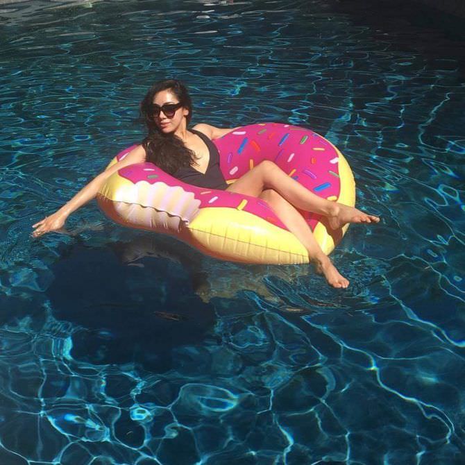 Айми Гарсиа фото в бассейне