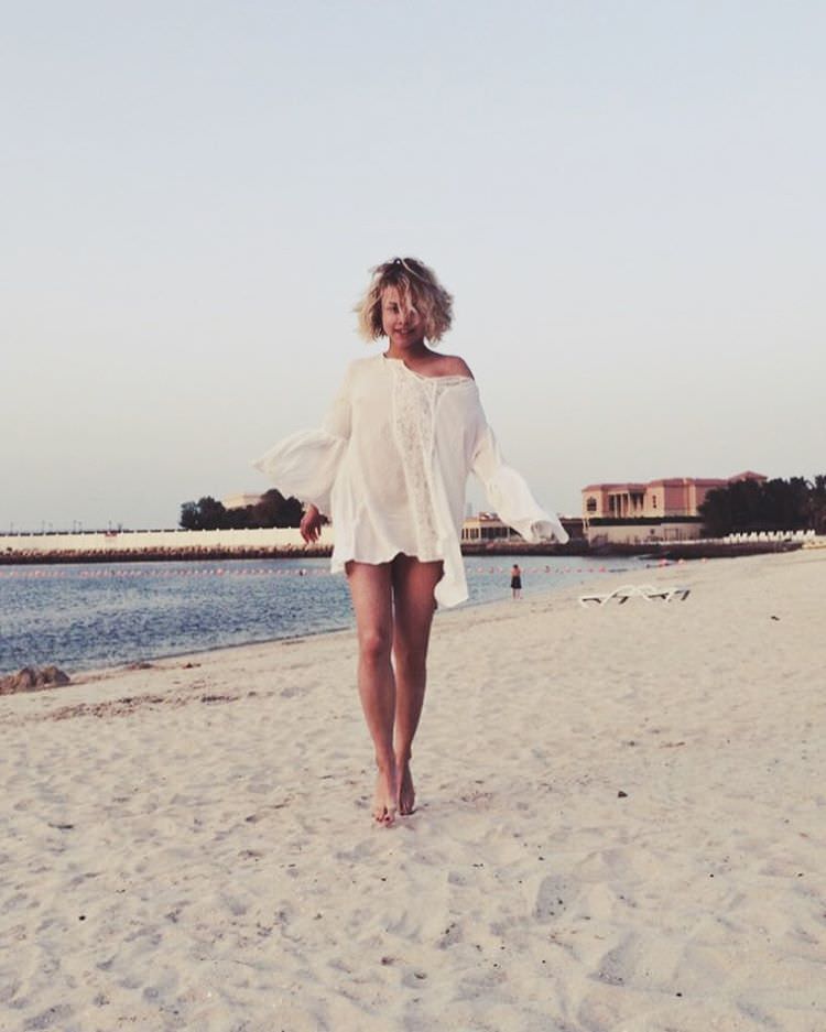 Анастасия Акатова фото на пляже