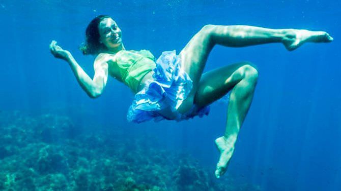 Марина Казанкова фотосессия в платье под водой