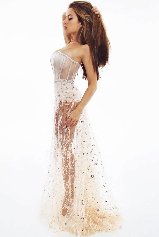 Екатерина Кабак красивое фото в длинном платье