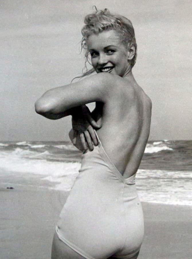 Мэрилин Монро красивое фото на пляже