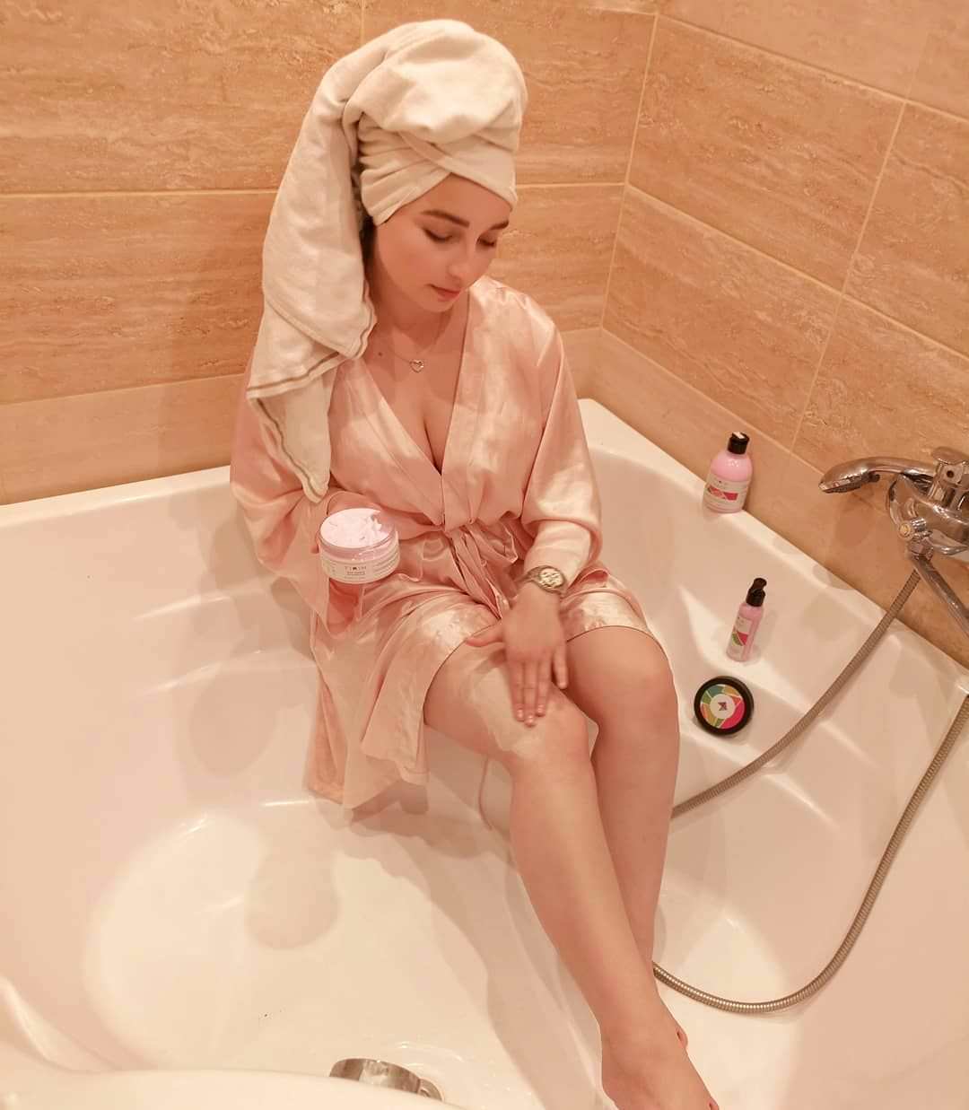 Елена Делигиоз фото в ванной