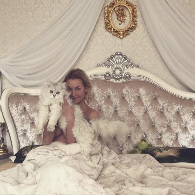 Анастасия Волочкова фото в постели