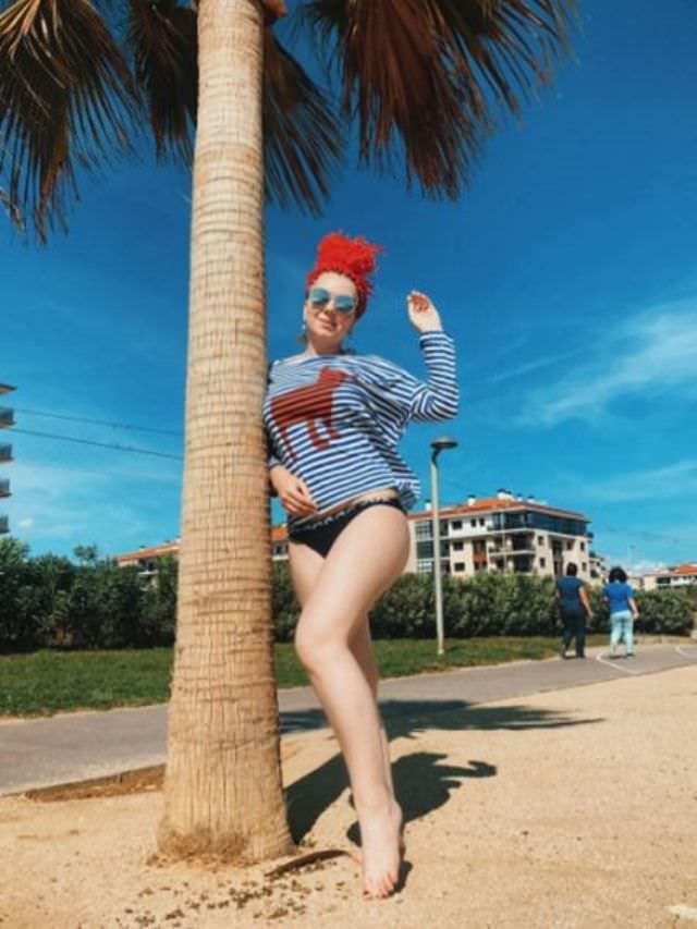 Стефания-Марьяна Гурская фотография с пальмой на пляже