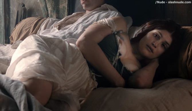 Джемма Артертон кадр из фильма в белье