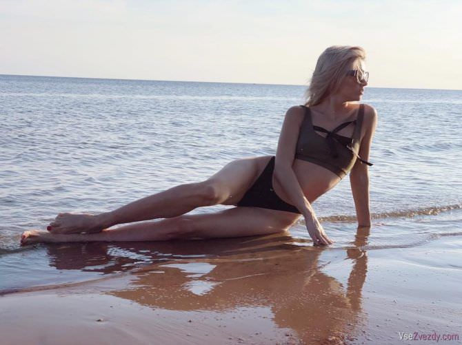 Наталья Бардо фото в купальнике на море