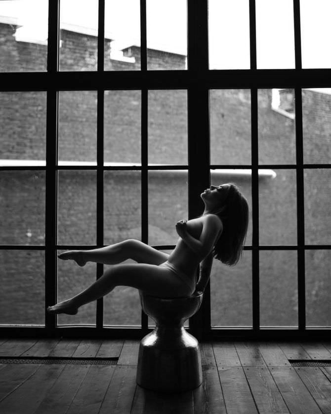 Олимпия Ивлева фото у окна