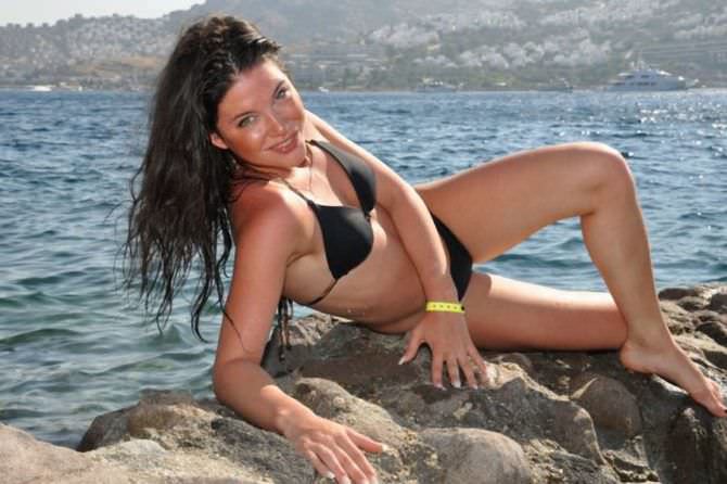Дарья Мингазетдинова фото на пляже в купальнике