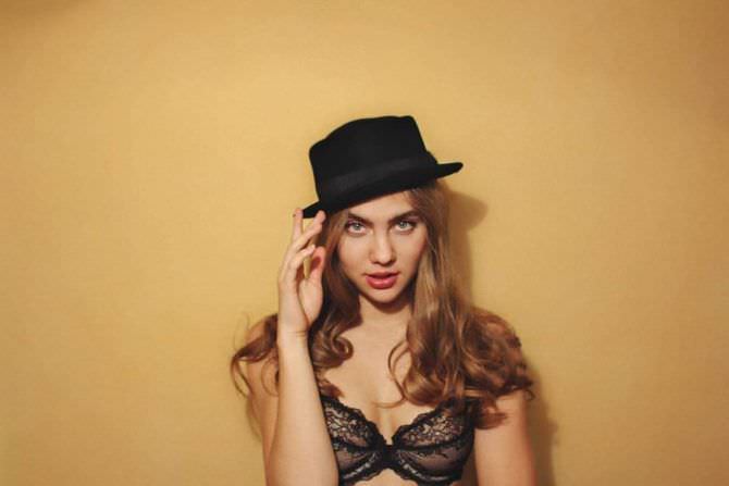 Дарья Пицик фото в чёрной шляпе