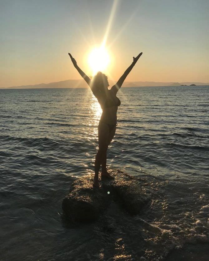 Ева Гримальди фото на пляже из инстаграм