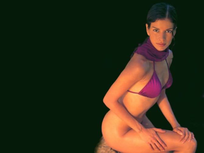 Патрисия Веласкес фото в розовом купальнике