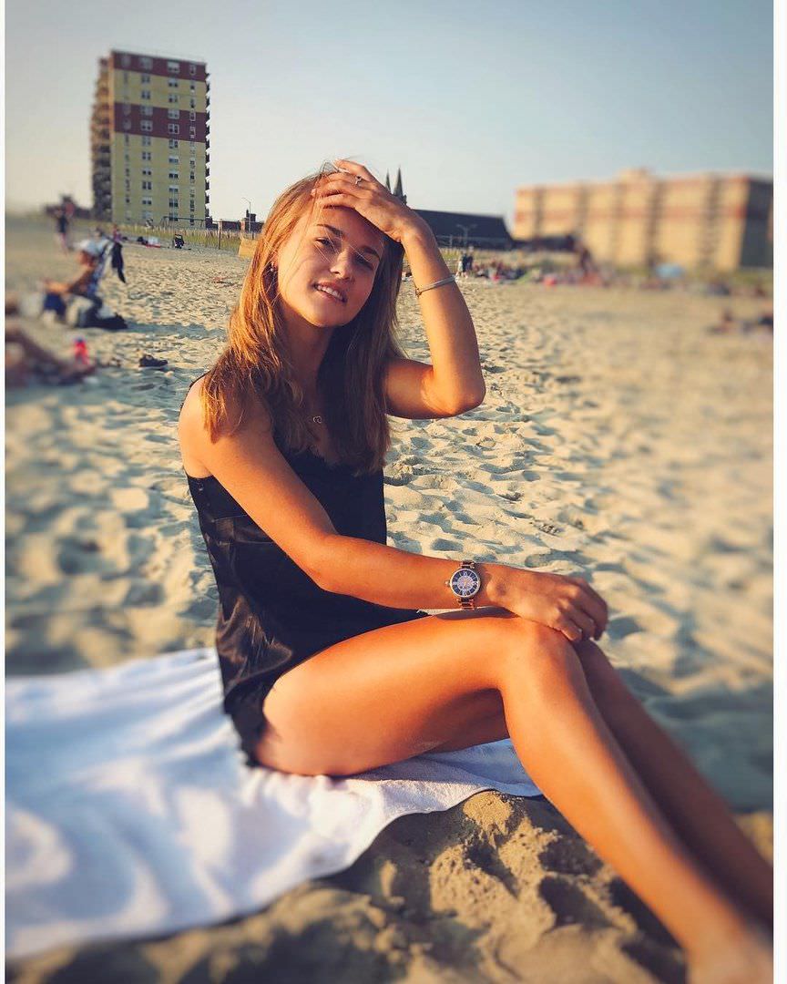 Анна Калинская фото на пляже