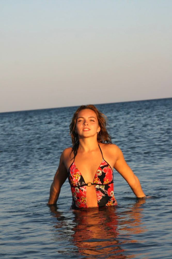  Наталья Земцова фото в купальнике в море