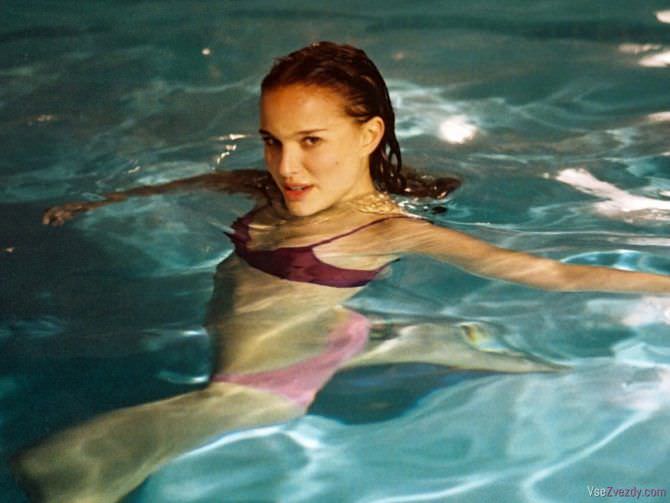 Натали Портман кадр в бассейне