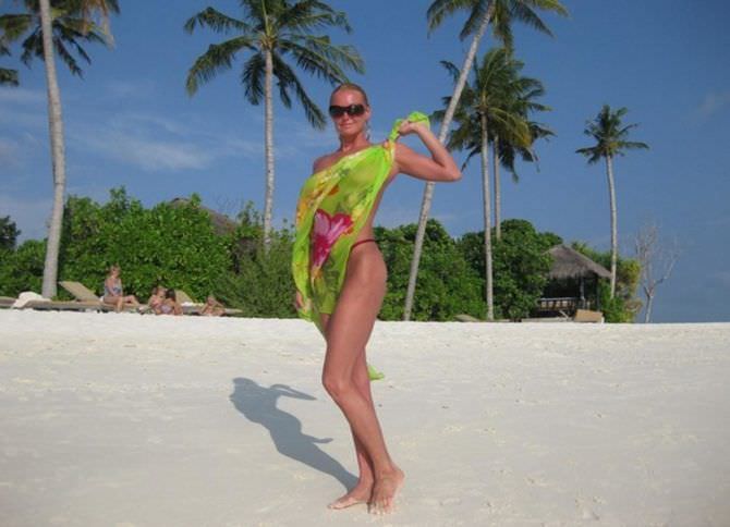 Анастасия Волочкова фото с порео на пляже