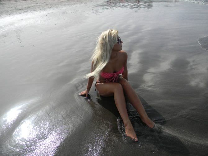 Софья Шуткина фото на пляже
