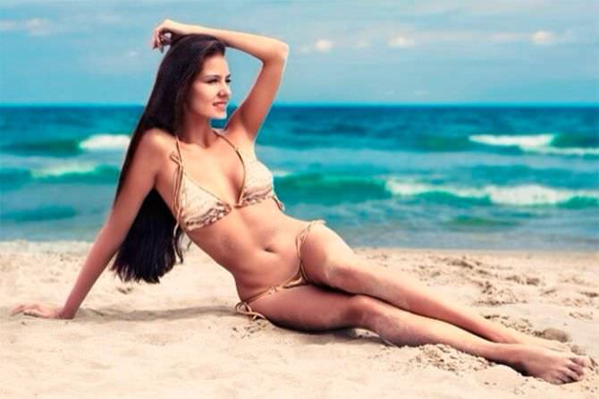 Татьяна Высоцкая фотография на пляже в бикини