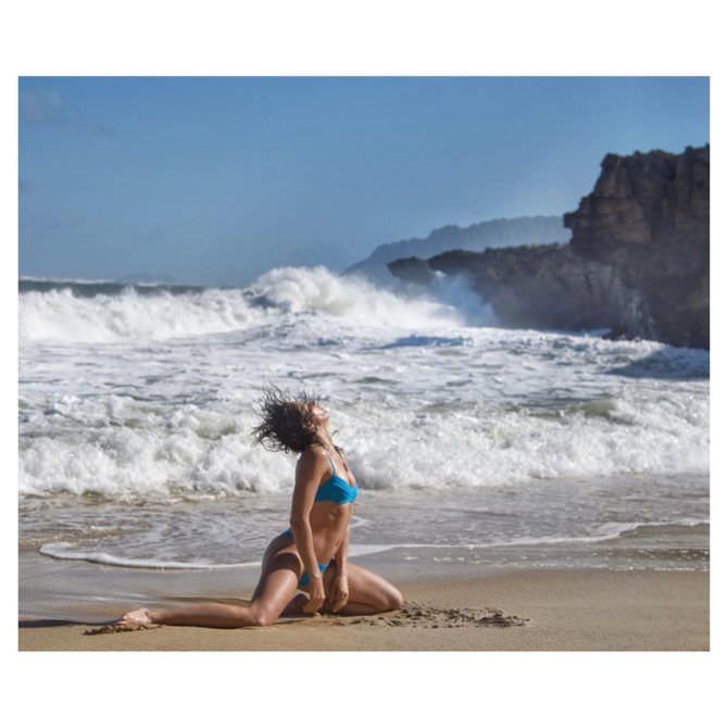 Шантель Вансантен фото на пляже в инстаграм