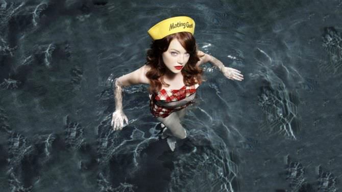 Эмма Стоун фото в бассейне