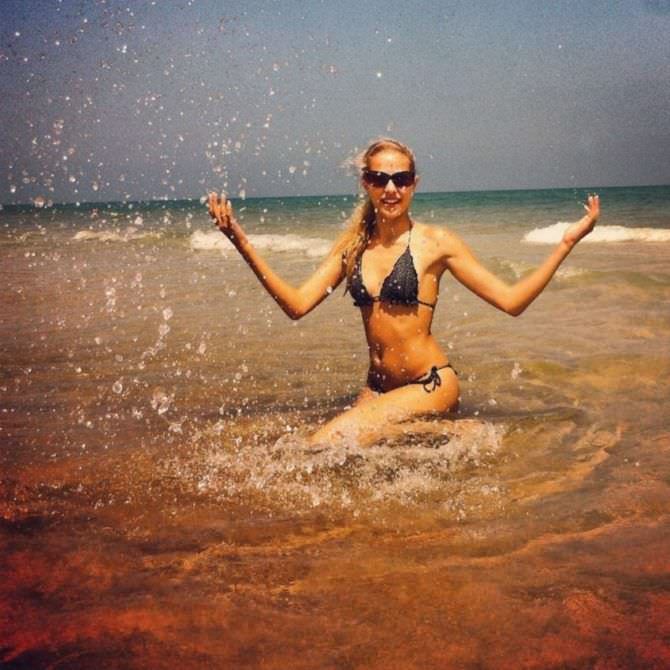 Ольга Веникова фото на пляже в бикини