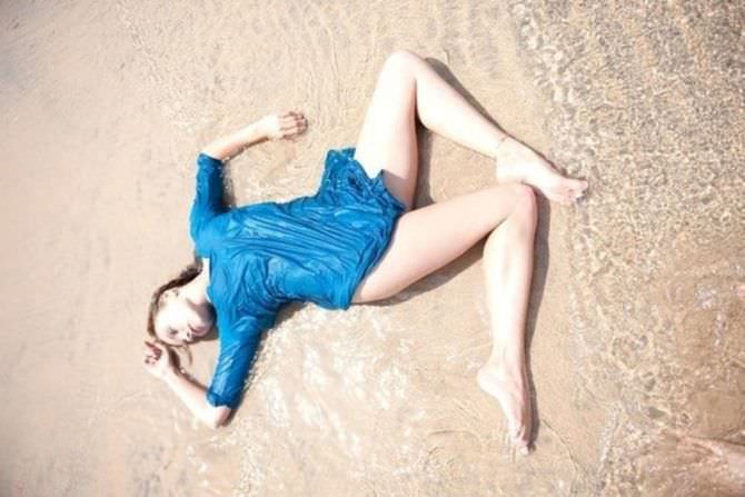 Наталья Земцова фотография в мокрой тунике на пляже