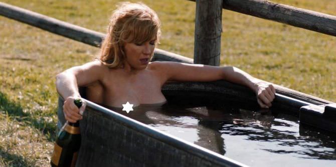 Келли Райлли кадр из фильма в ванне