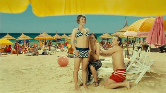 Анна Кузина кадр из сериала на пляже