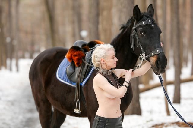 Ульяна Тригубчак фото с лошадью