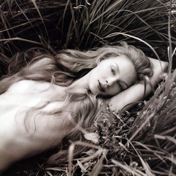 Светлана Ходченкова фото на траве