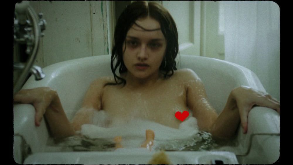 Оливия Хук фото в ванной