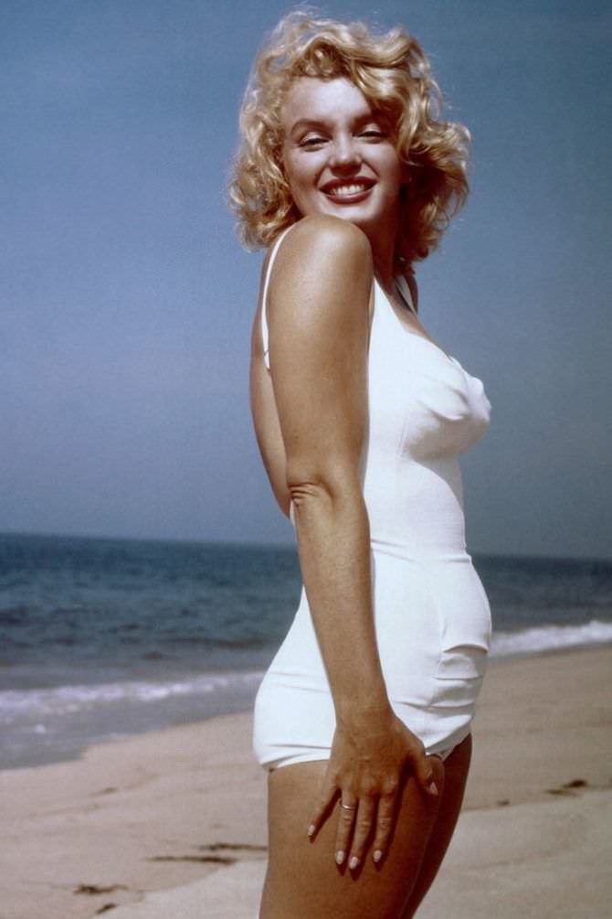 Мэрилин Монро фото в белом купальнике