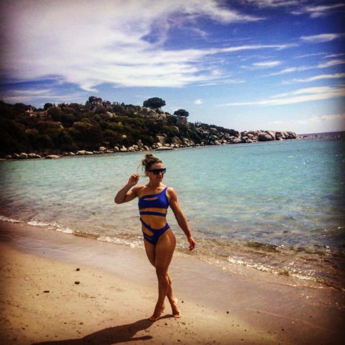 Александра Албу фото на пляже в инстаграм