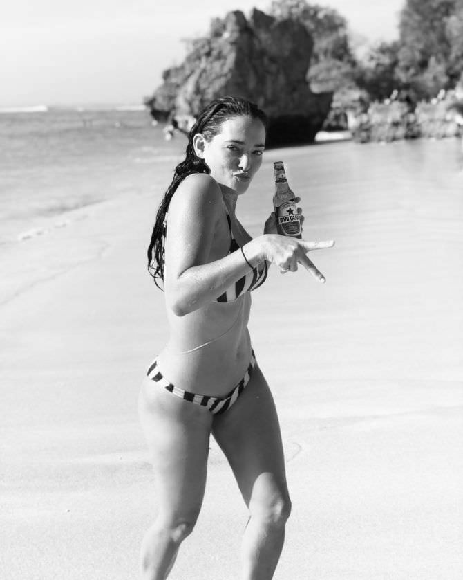 Натали Мартинес фото в бикини в инстаграм