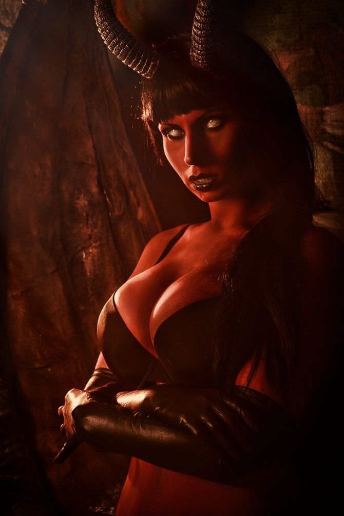 Елена Самко фото в образе девушки-демона