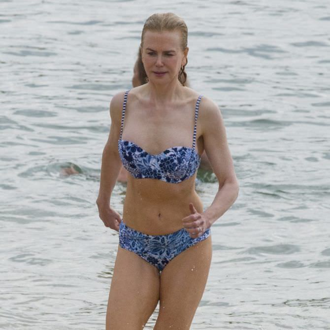 Николь Кидман фото на пляже в бикини