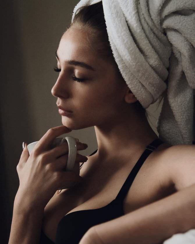 Анастасия Ивлеева фото в полотенце