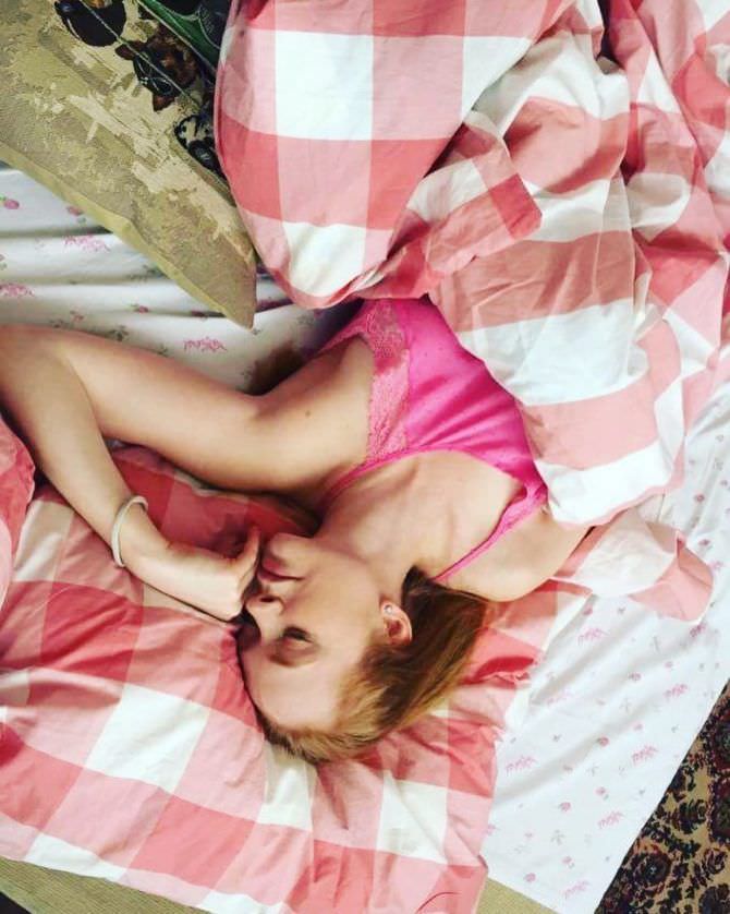 Александра Кузенкина фото в розовой пижаме