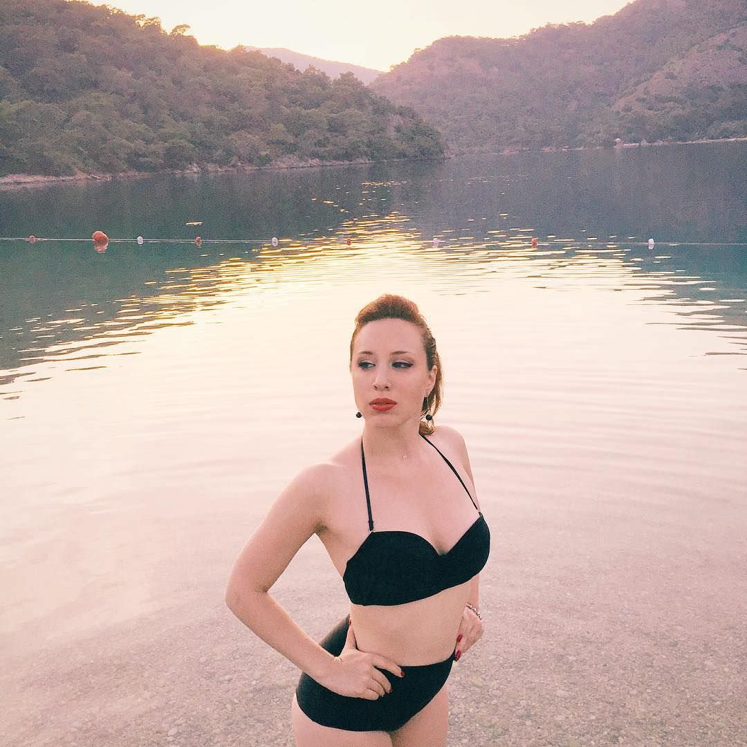Ирина Шихман фото в озере