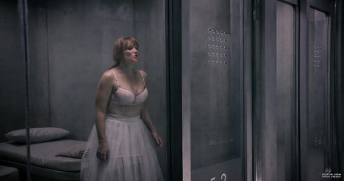 Брайс Даллас Ховард кадр из фильма в платье