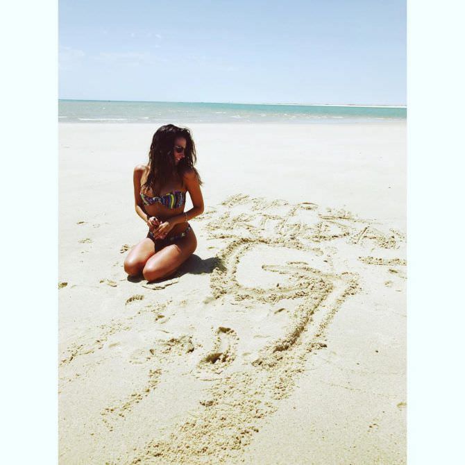 Дженезис Родригез фото на пляже в инстаграм