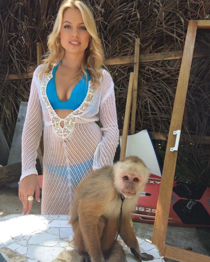  Янина Студилина фото с обезьянкой