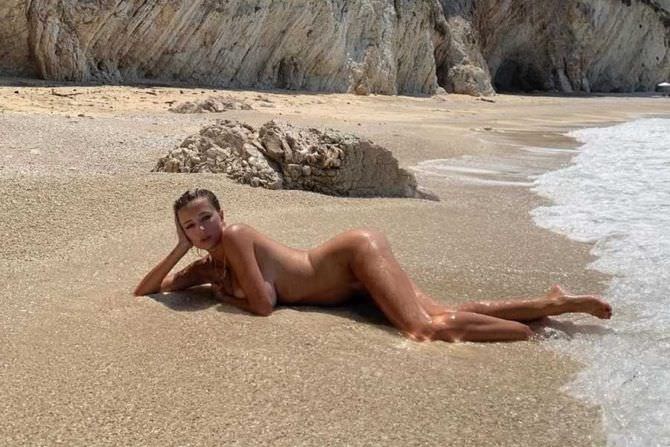 Кэролин Врилэнд откровенное фото на пляже