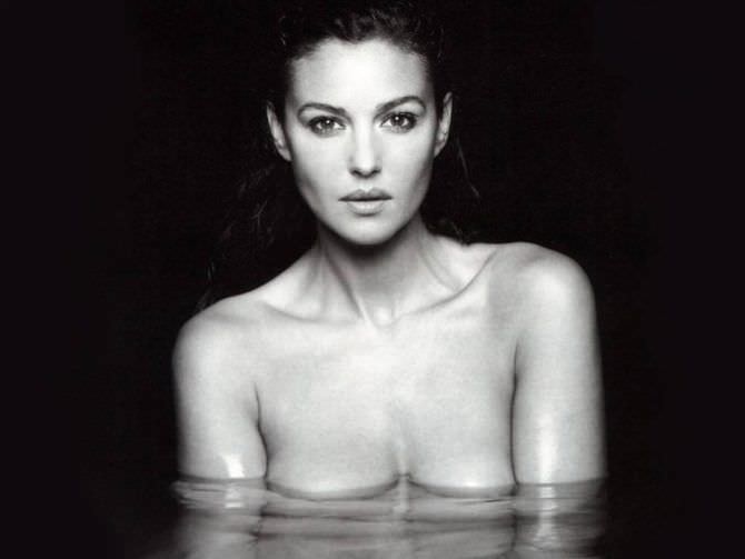 Моника Беллуччи фотография в воде