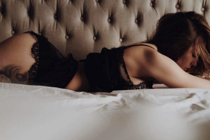 Анастасия Ивлеева фото в чёрной пижаме