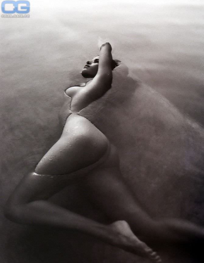 Патрисия Веласкес фотография в воде