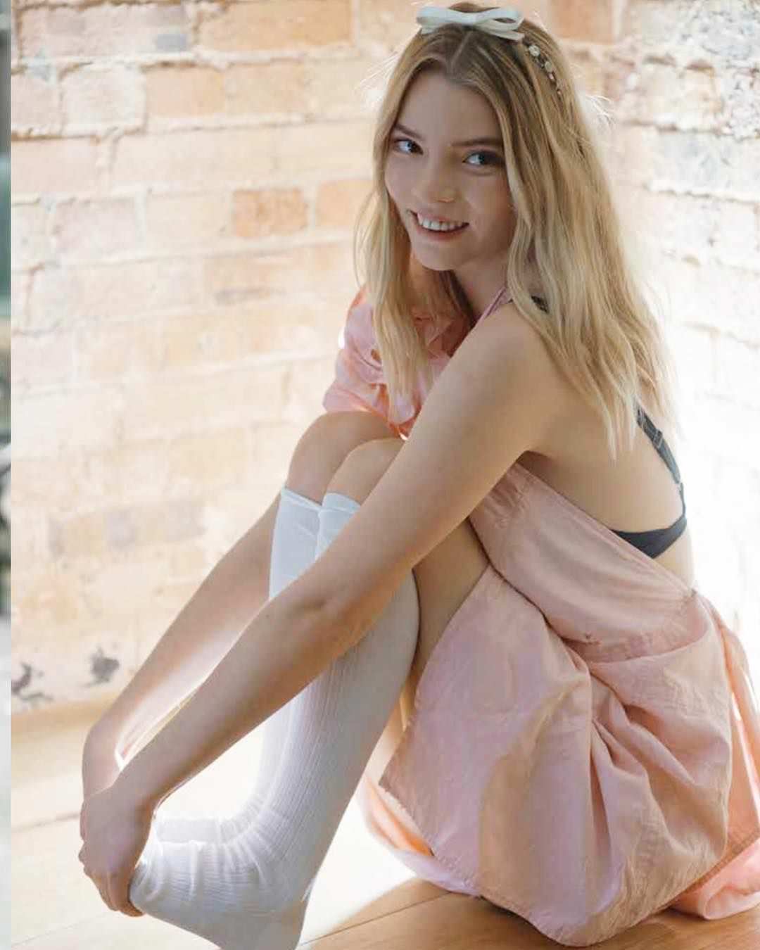 Аня Тейлор-Джой фото в платье