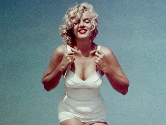 Мэрилин Монро фотография в белом купальнике